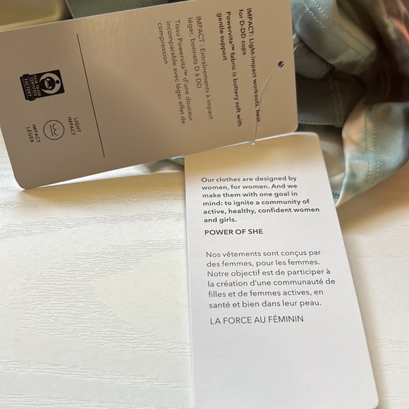 NWT’s Athleta Conscious Crop - Picture 5 of 6